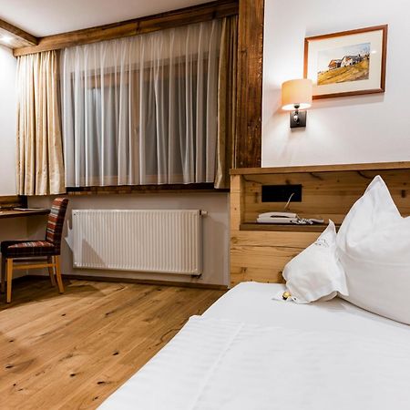 Garni Hotel Rosengarten B&B Сельва-ді-Валь-Гардена Екстер'єр фото