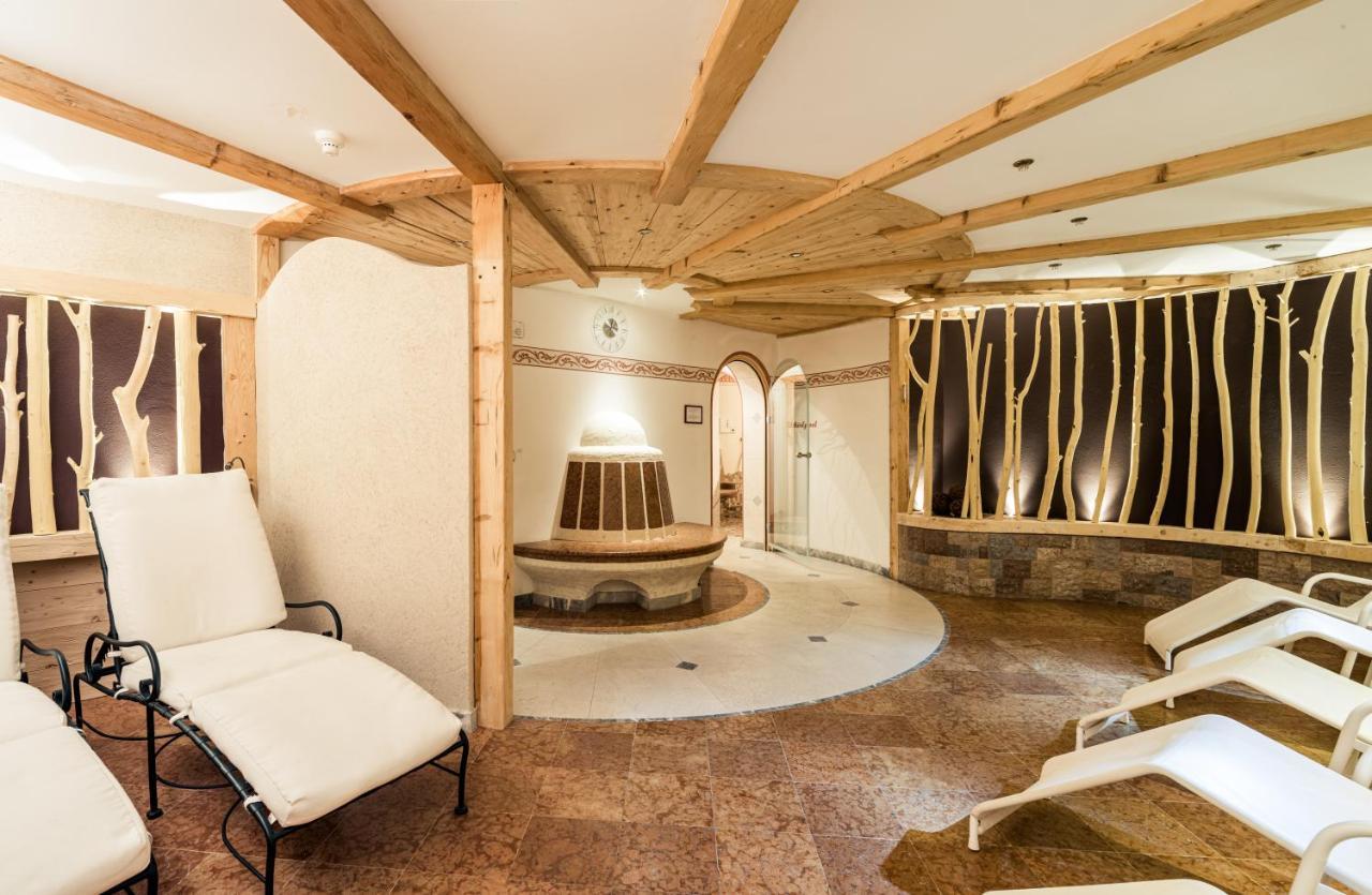 Garni Hotel Rosengarten B&B Сельва-ді-Валь-Гардена Екстер'єр фото