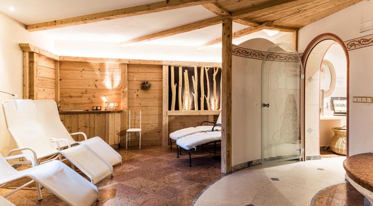 Garni Hotel Rosengarten B&B Сельва-ді-Валь-Гардена Екстер'єр фото