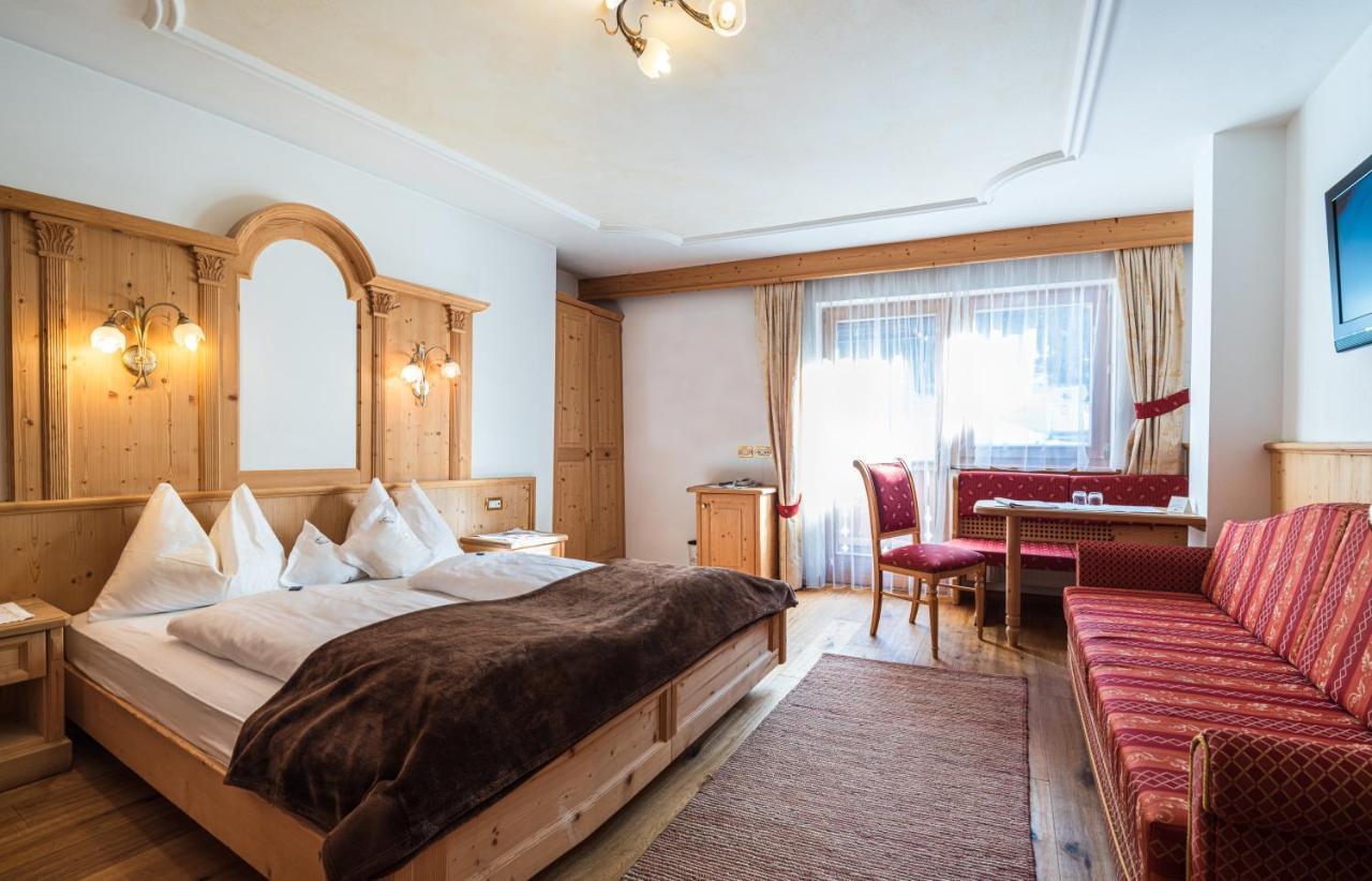 Garni Hotel Rosengarten B&B Сельва-ді-Валь-Гардена Екстер'єр фото