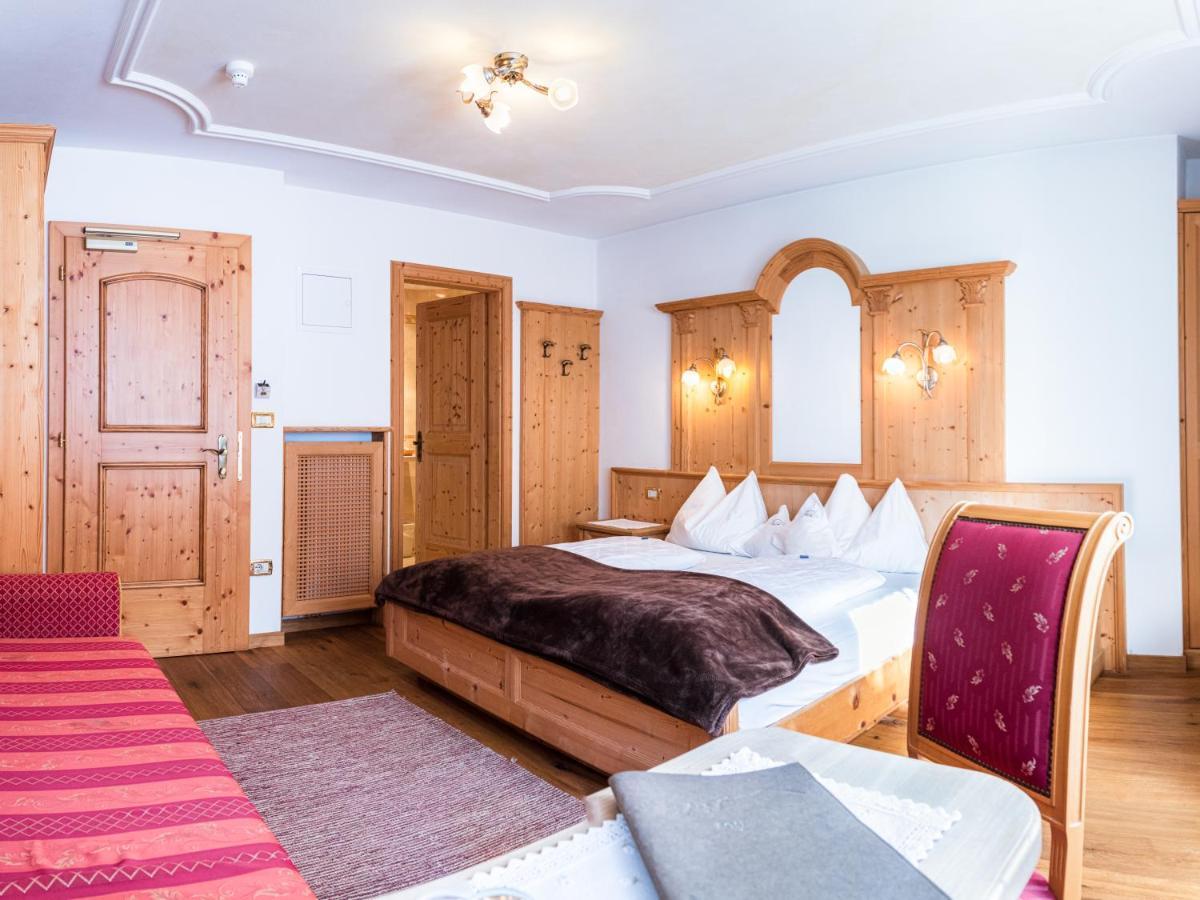 Garni Hotel Rosengarten B&B Сельва-ді-Валь-Гардена Екстер'єр фото