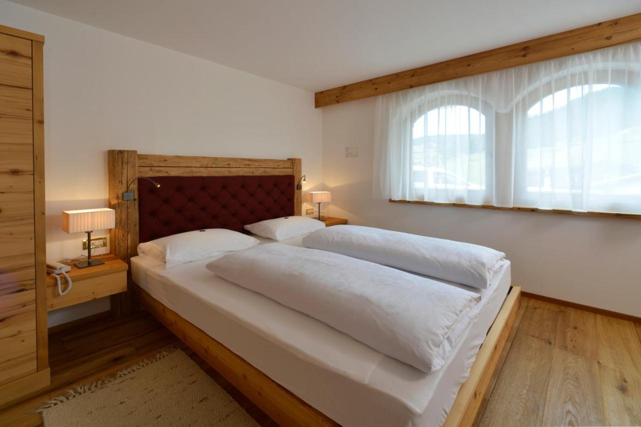Garni Hotel Rosengarten B&B Сельва-ді-Валь-Гардена Екстер'єр фото