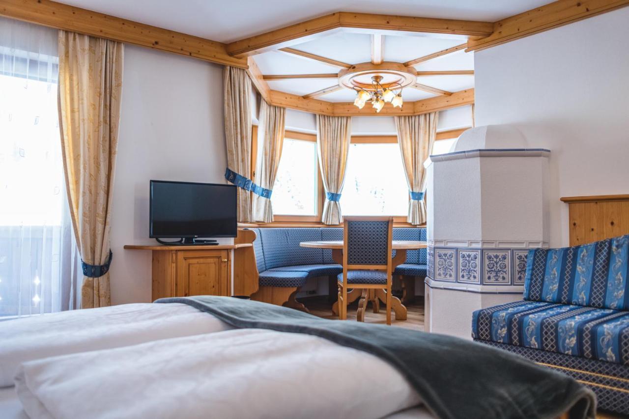 Garni Hotel Rosengarten B&B Сельва-ді-Валь-Гардена Екстер'єр фото