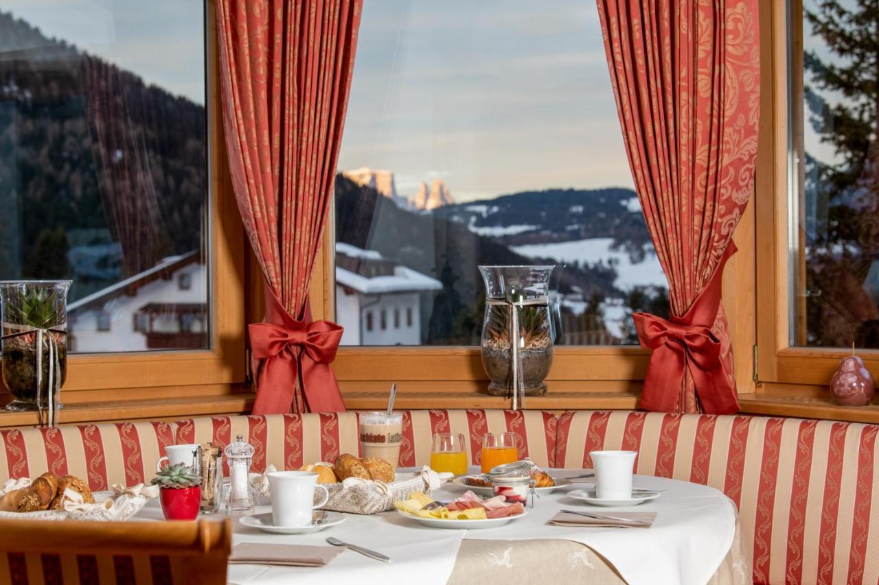 Garni Hotel Rosengarten B&B Сельва-ді-Валь-Гардена Екстер'єр фото