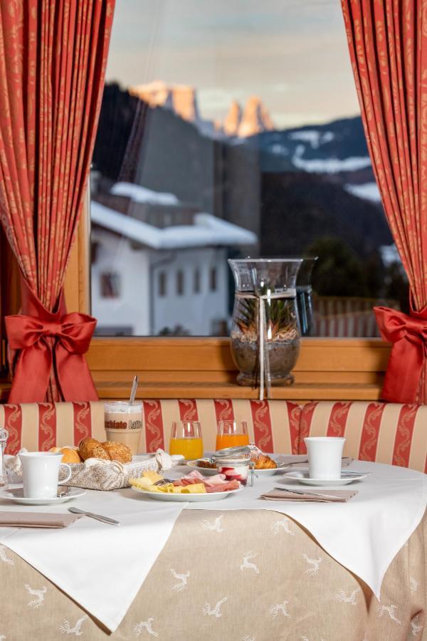 Garni Hotel Rosengarten B&B Сельва-ді-Валь-Гардена Екстер'єр фото