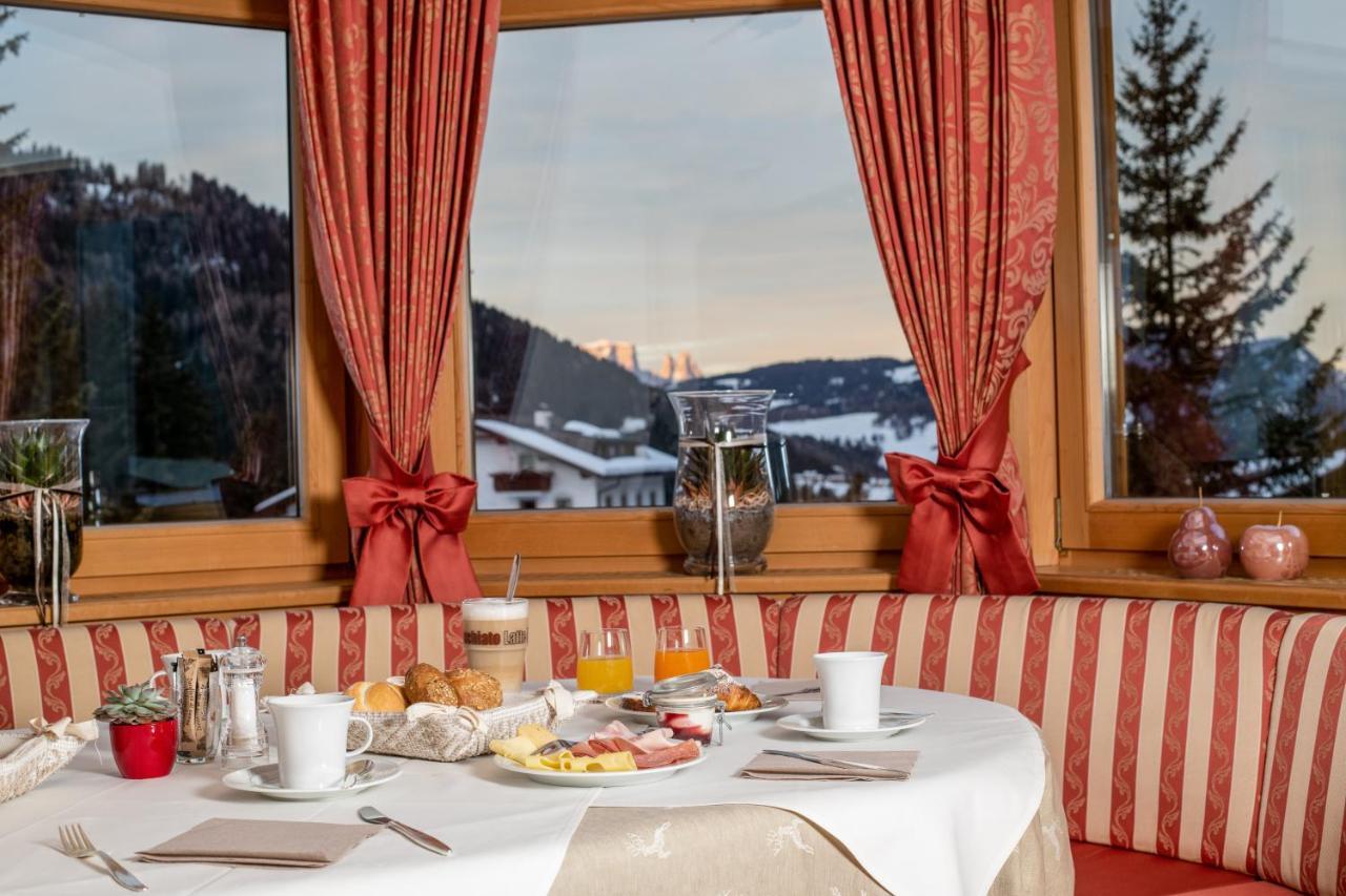 Garni Hotel Rosengarten B&B Сельва-ді-Валь-Гардена Екстер'єр фото