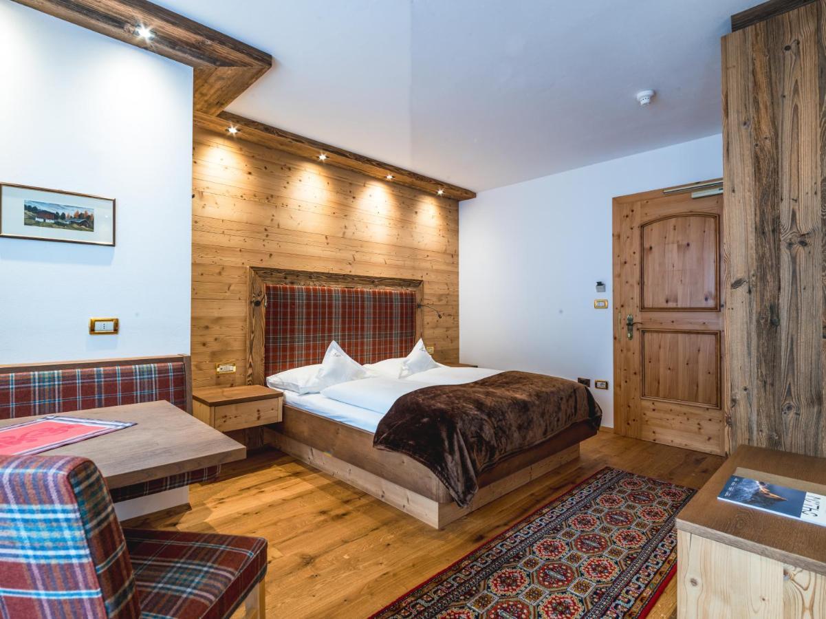 Garni Hotel Rosengarten B&B Сельва-ді-Валь-Гардена Екстер'єр фото