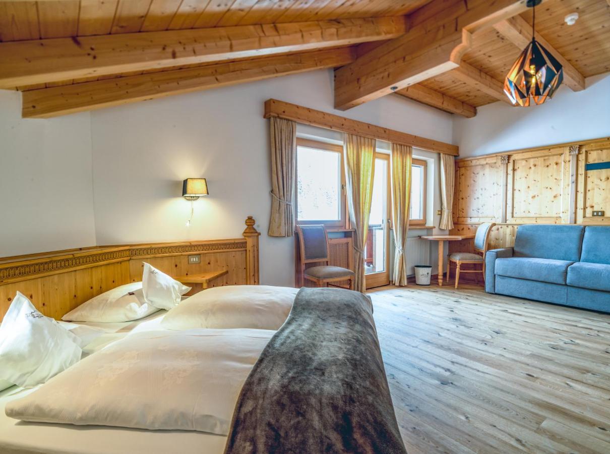 Garni Hotel Rosengarten B&B Сельва-ді-Валь-Гардена Екстер'єр фото