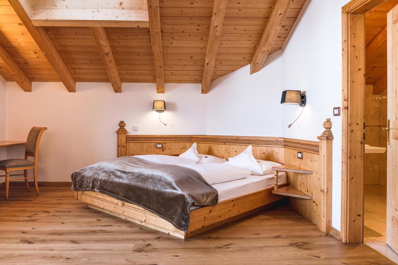 Garni Hotel Rosengarten B&B Сельва-ді-Валь-Гардена Екстер'єр фото