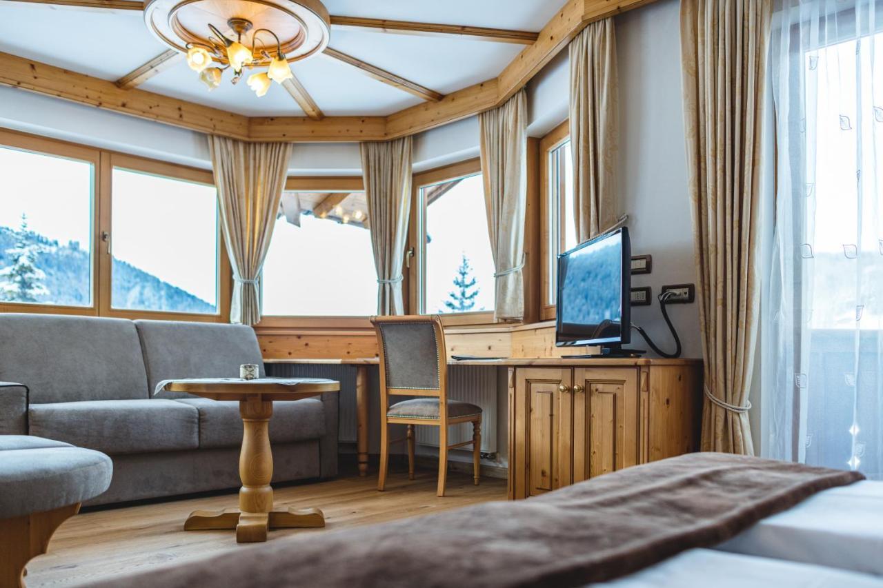 Garni Hotel Rosengarten B&B Сельва-ді-Валь-Гардена Екстер'єр фото