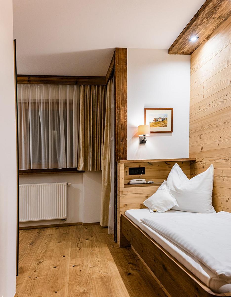 Garni Hotel Rosengarten B&B Сельва-ді-Валь-Гардена Екстер'єр фото