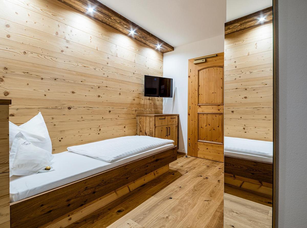 Garni Hotel Rosengarten B&B Сельва-ді-Валь-Гардена Екстер'єр фото
