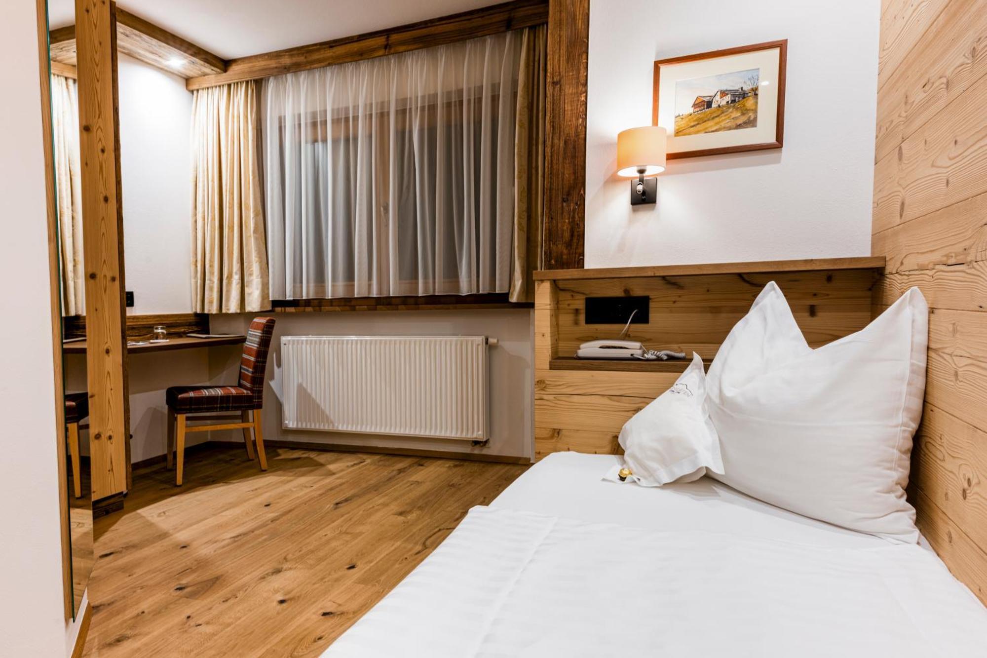 Garni Hotel Rosengarten B&B Сельва-ді-Валь-Гардена Екстер'єр фото