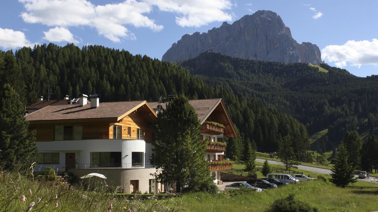 Garni Hotel Rosengarten B&B Сельва-ді-Валь-Гардена Екстер'єр фото