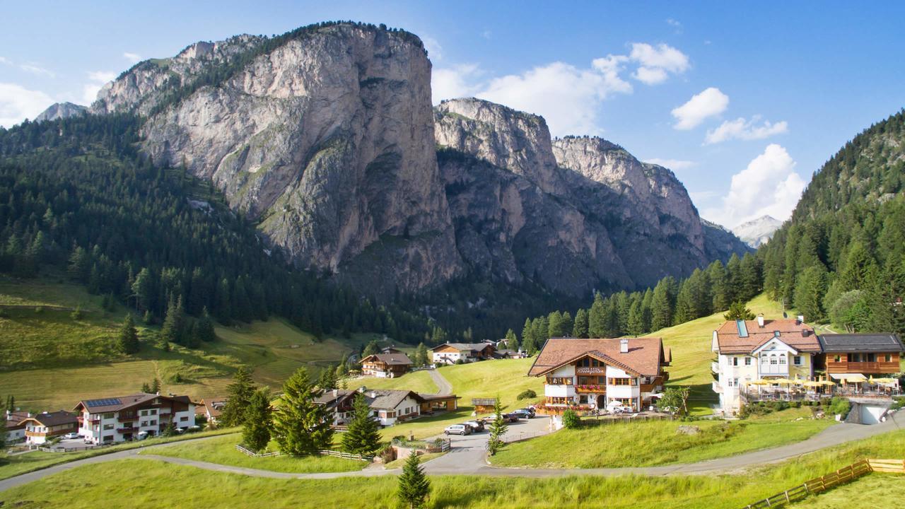 Garni Hotel Rosengarten B&B Сельва-ді-Валь-Гардена Екстер'єр фото